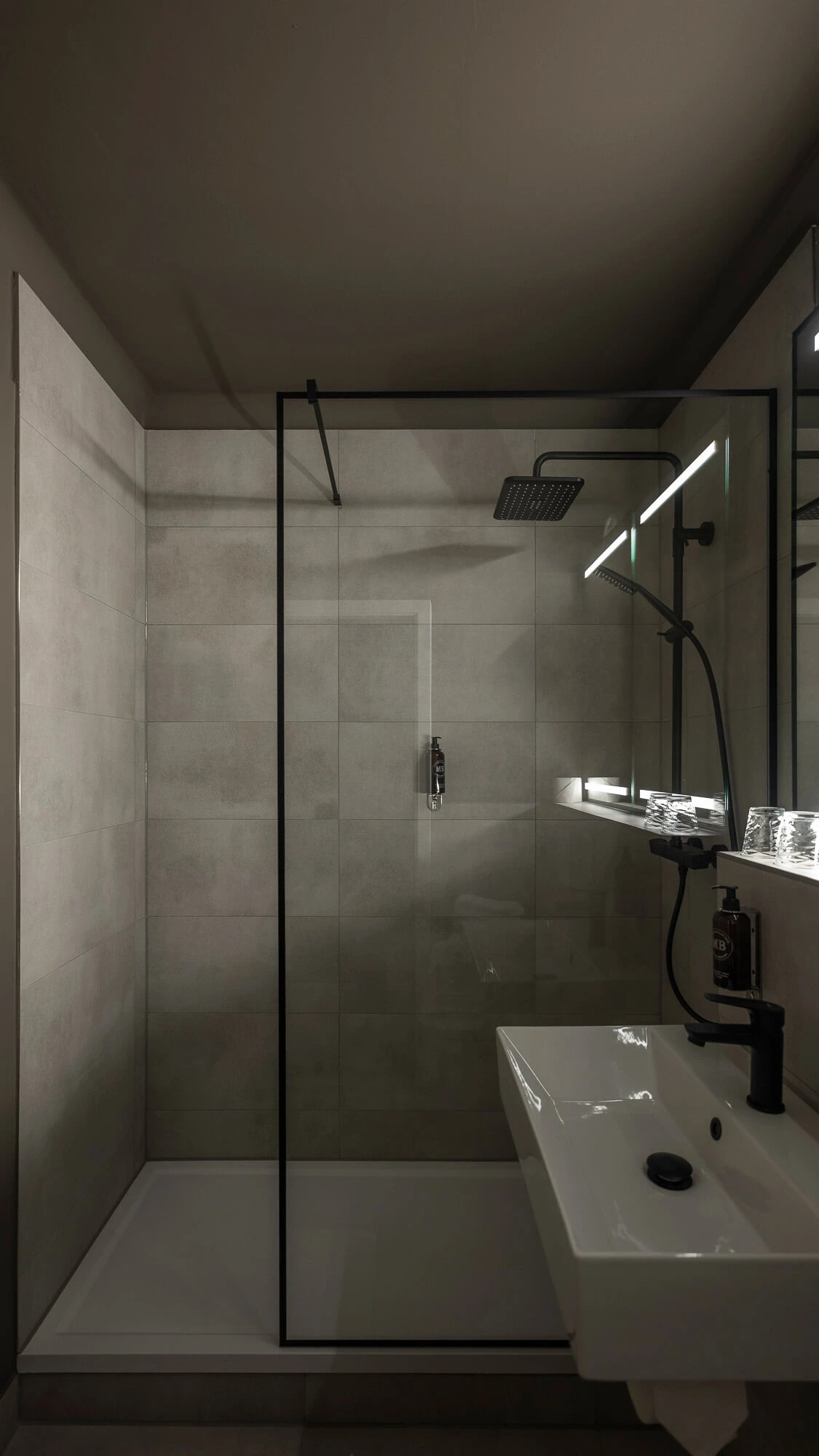 Junior Suite mit Balkon Leipzig Badezimmer