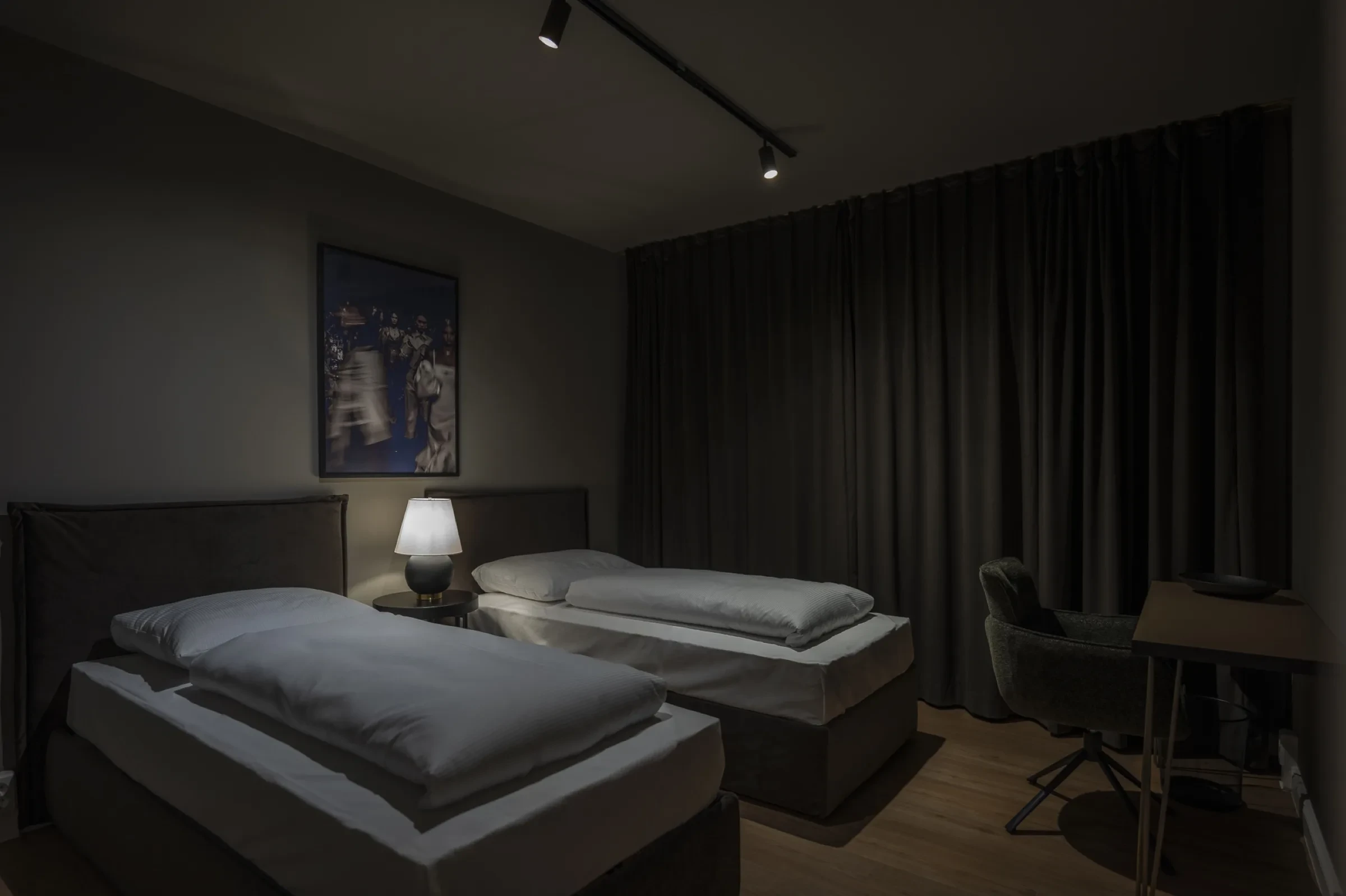 Junior Suite mit Balkon Leipzig — Schlafzimmer 2 mit zwei Einzelbetten